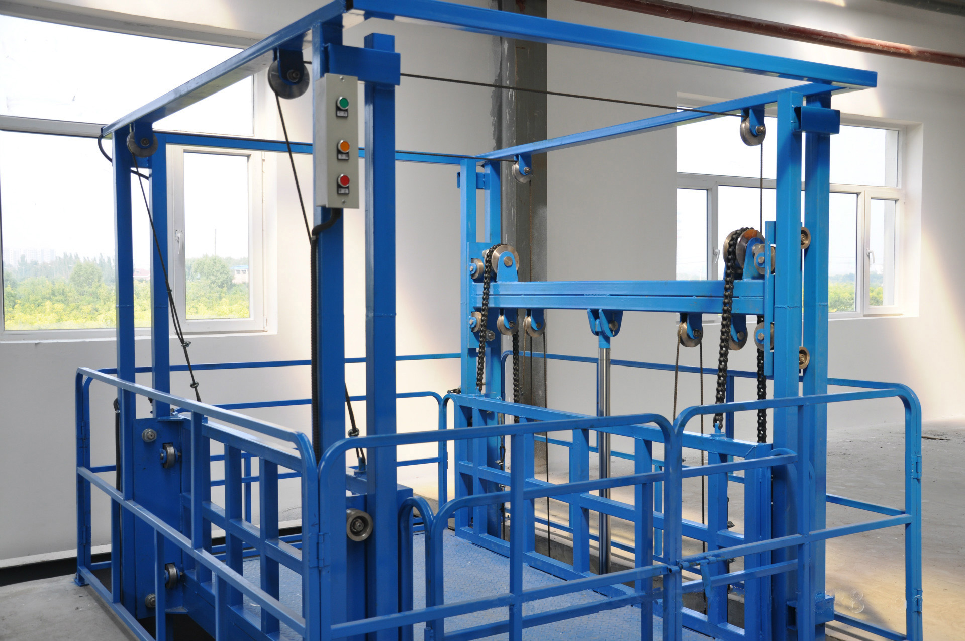 济南导轨升降机